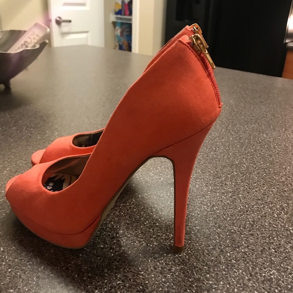 Only wore once in Vegas - Picture 2 of 2